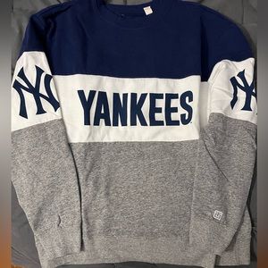 New York Yankees sweatshirt